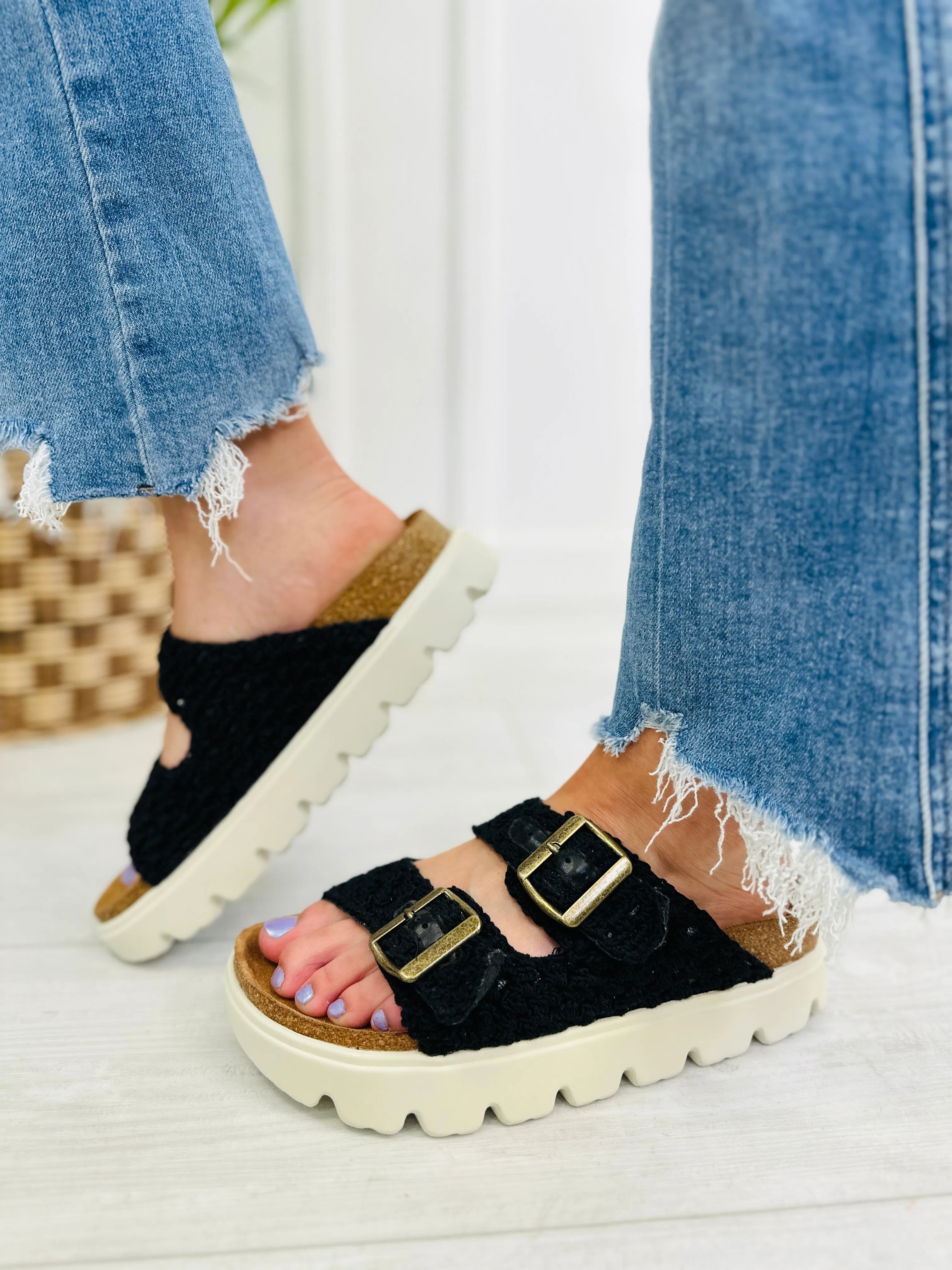 Divine Days Sandals In Black Macrame