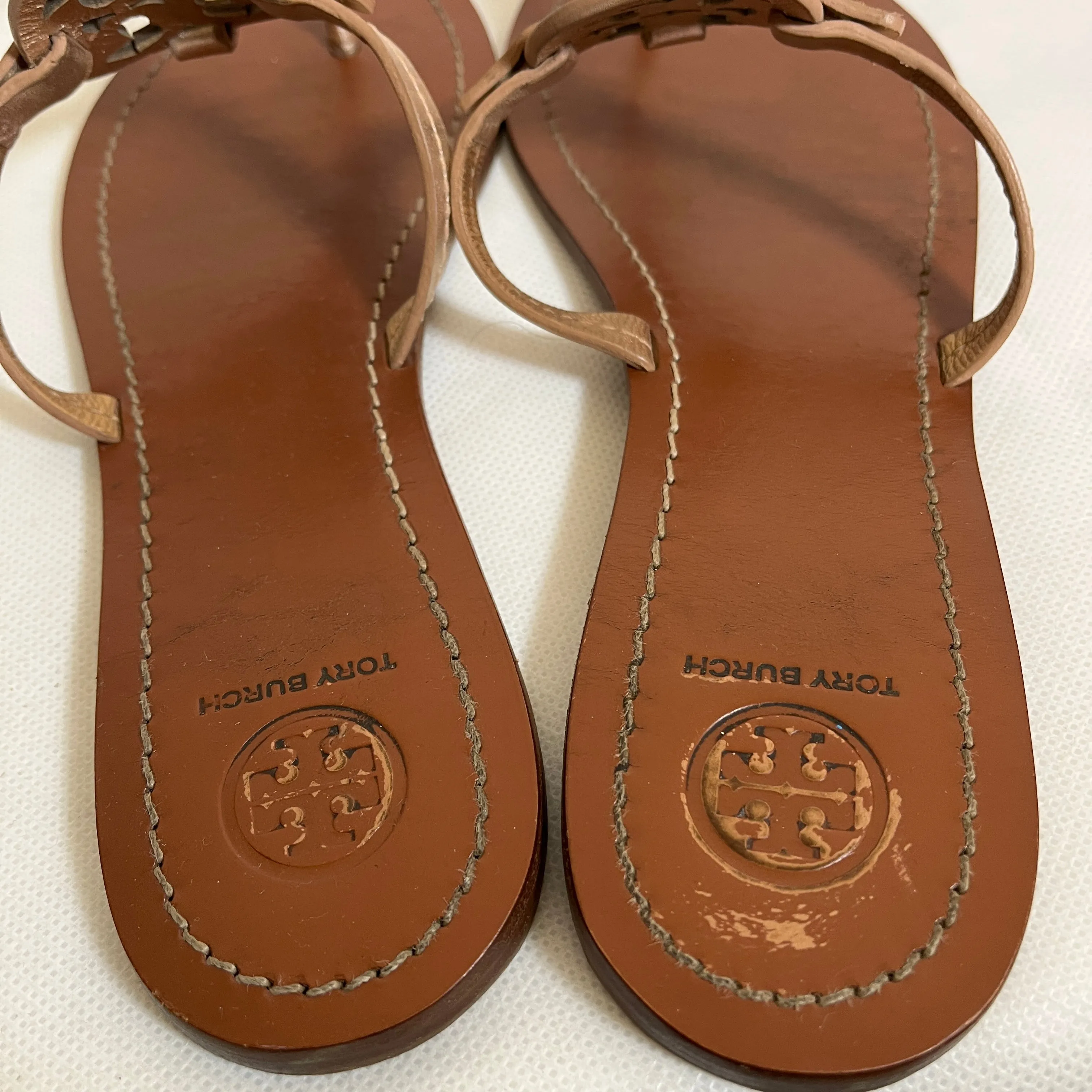 Tory Burch Gabrielle Rose Gold Metallic Vegan Leather Flat Thong Sandals | Pre Loved |