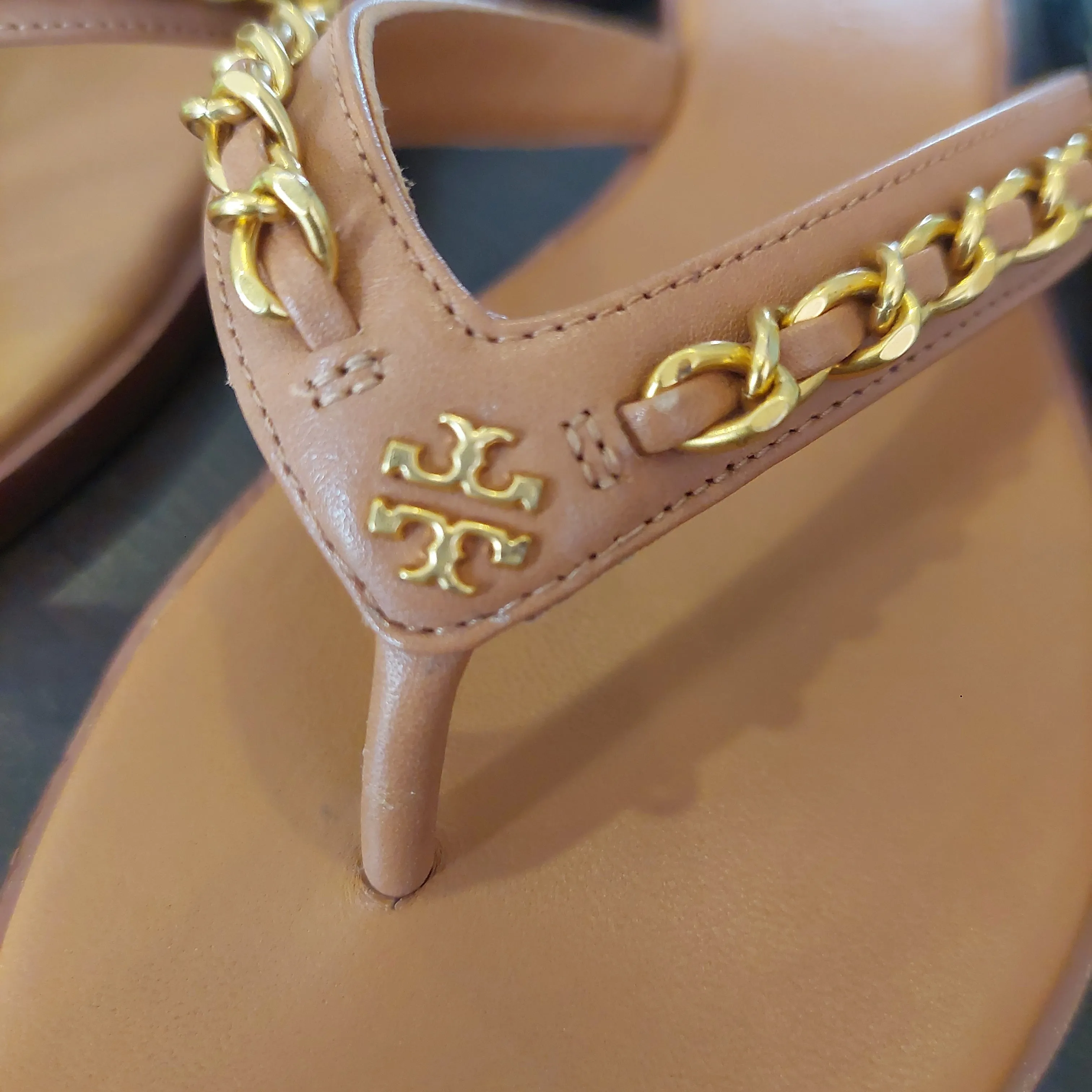 Tory Burch Tan Leather Everly Chain Thong Sandals | Gently Used |