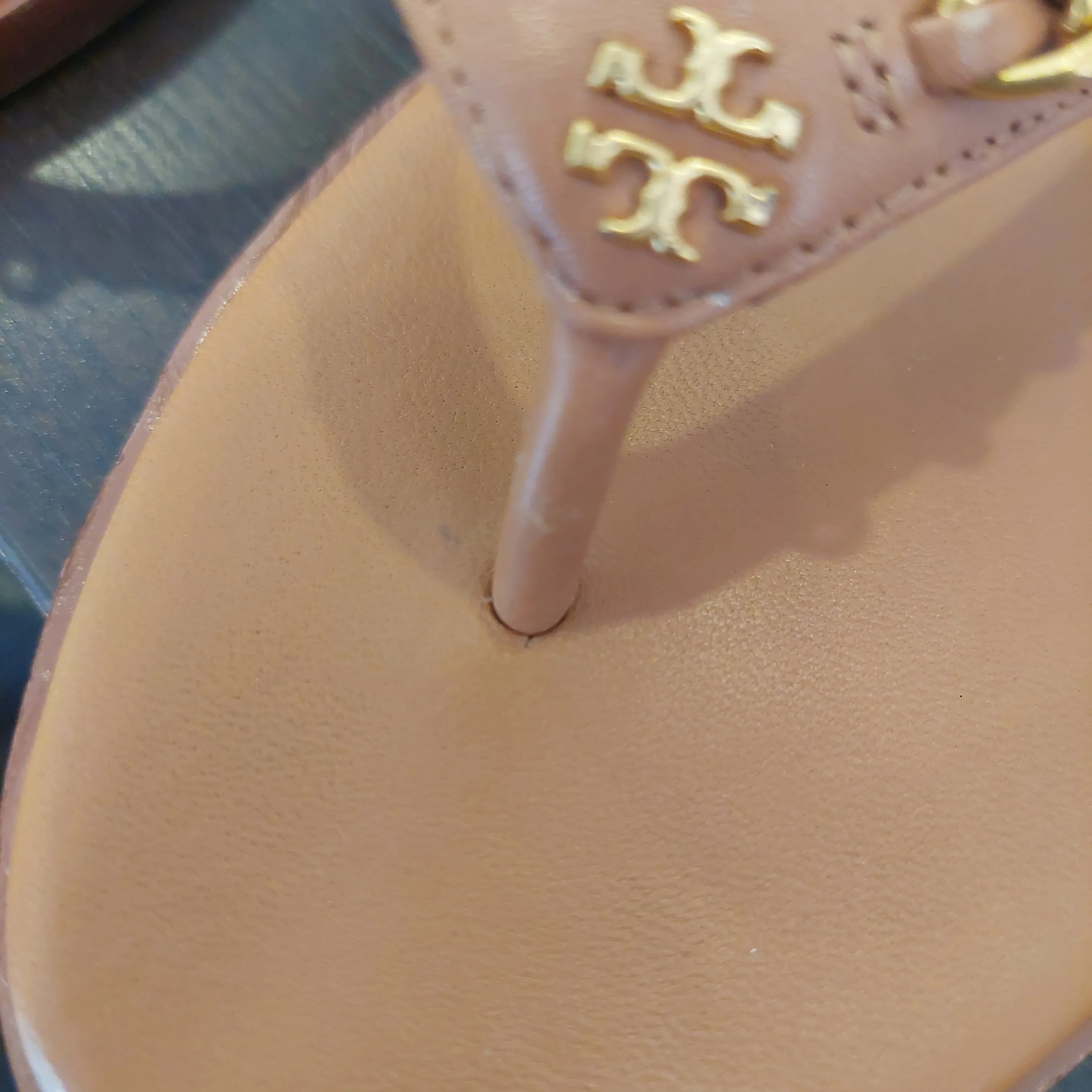 Tory Burch Tan Leather Everly Chain Thong Sandals | Gently Used |